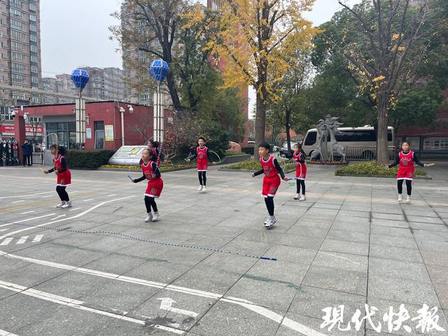 竞技宝JJB中小学体育课如何“天天见”？在江苏看见体育活动加“宿”度(图2)