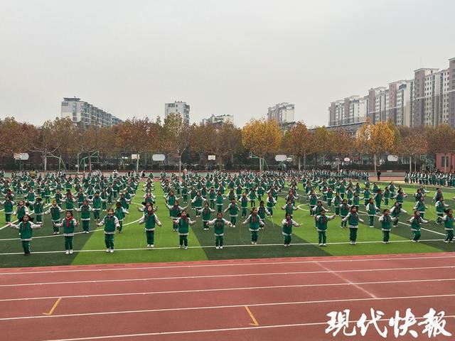 竞技宝JJB中小学体育课如何“天天见”？在江苏看见体育活动加“宿”度(图1)