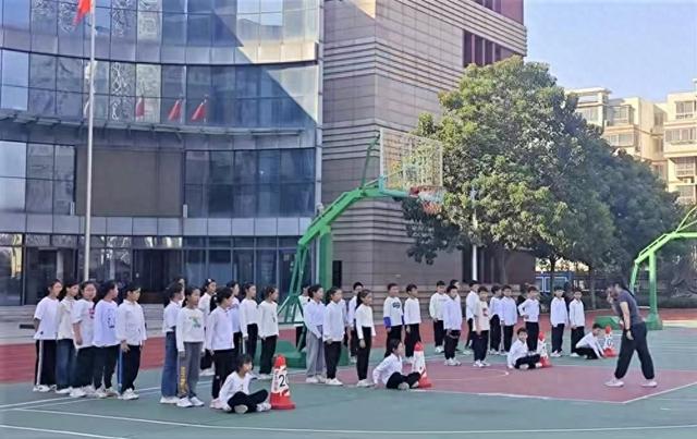 竞技宝JJB登录郑州管城区外国语牧歌小学：以特色体育课程绘牧歌教育华章(图1)