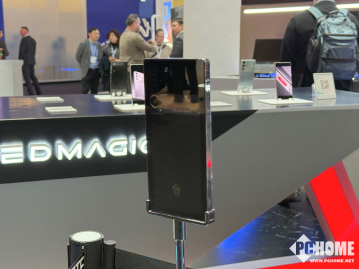 竞技宝JJB注册红魔电竞装备参展MWC 2025 加速电竞生态布局(图2)
