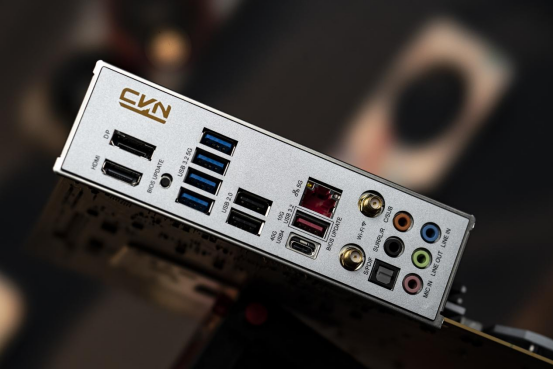 竞技宝JJB显卡易拆七彩虹CVN X870 ARK电竞主板即将开售(图4)